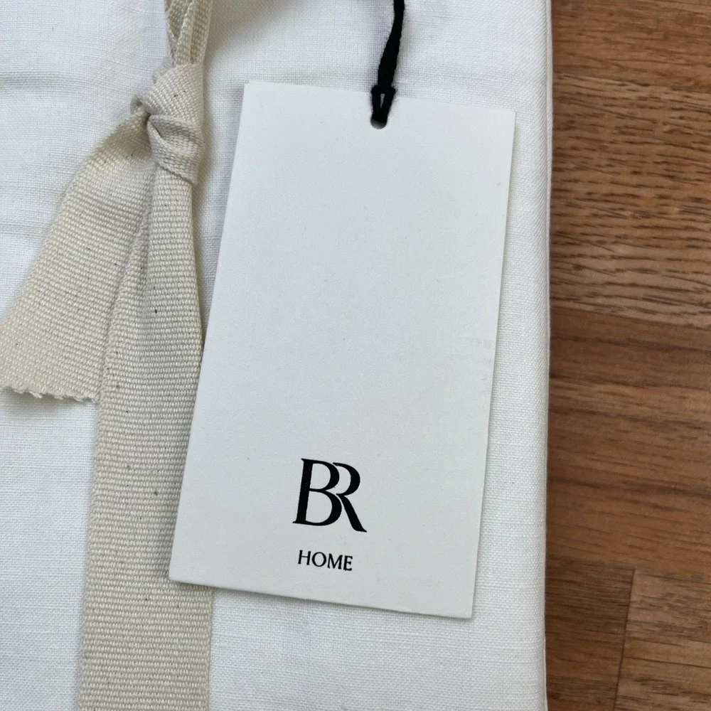 Banana Republic Home Heirloom Embroidery King Pillow Shams,‎ White 2 Piece NEW